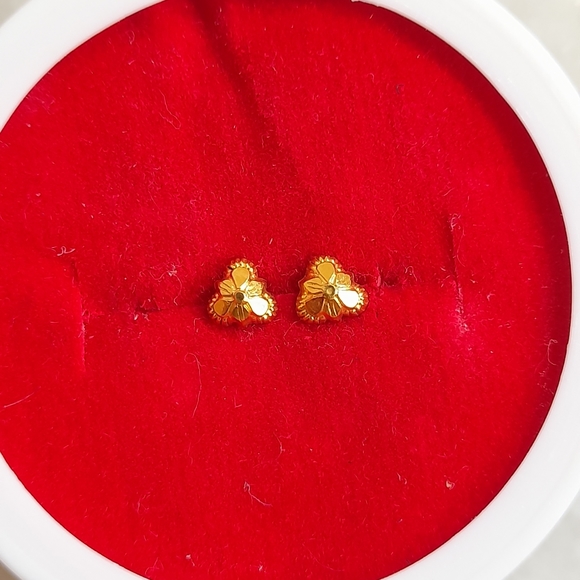 Beautiful new desiner studs - Picture 9 of 11